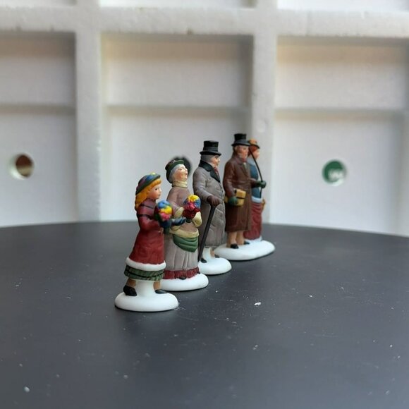 Dept 56 Chelsea Lane Shoppers - Dickens Christmas Village Accessory from 1993 - Picture 6 of 12